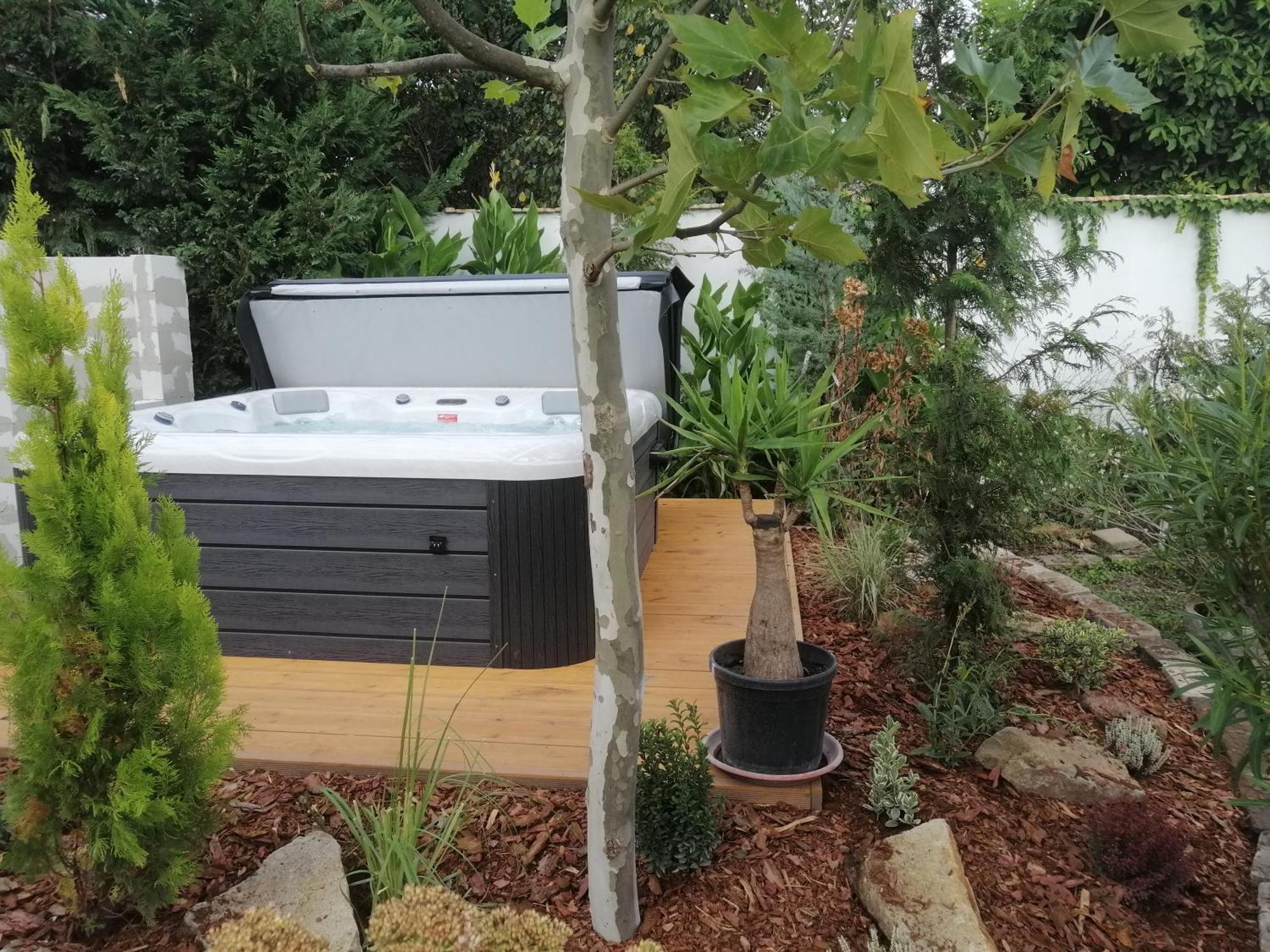 Kuria Apartman With Private Jacuzzi And Pool 布达佩斯 外观 照片