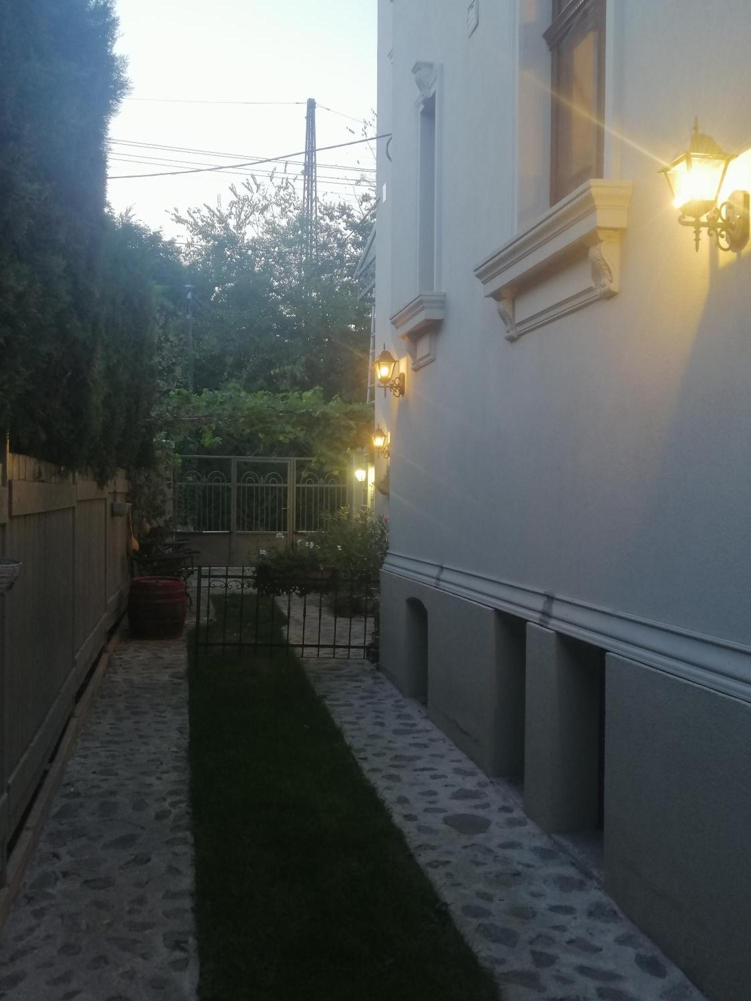 Kuria Apartman With Private Jacuzzi And Pool 布达佩斯 外观 照片